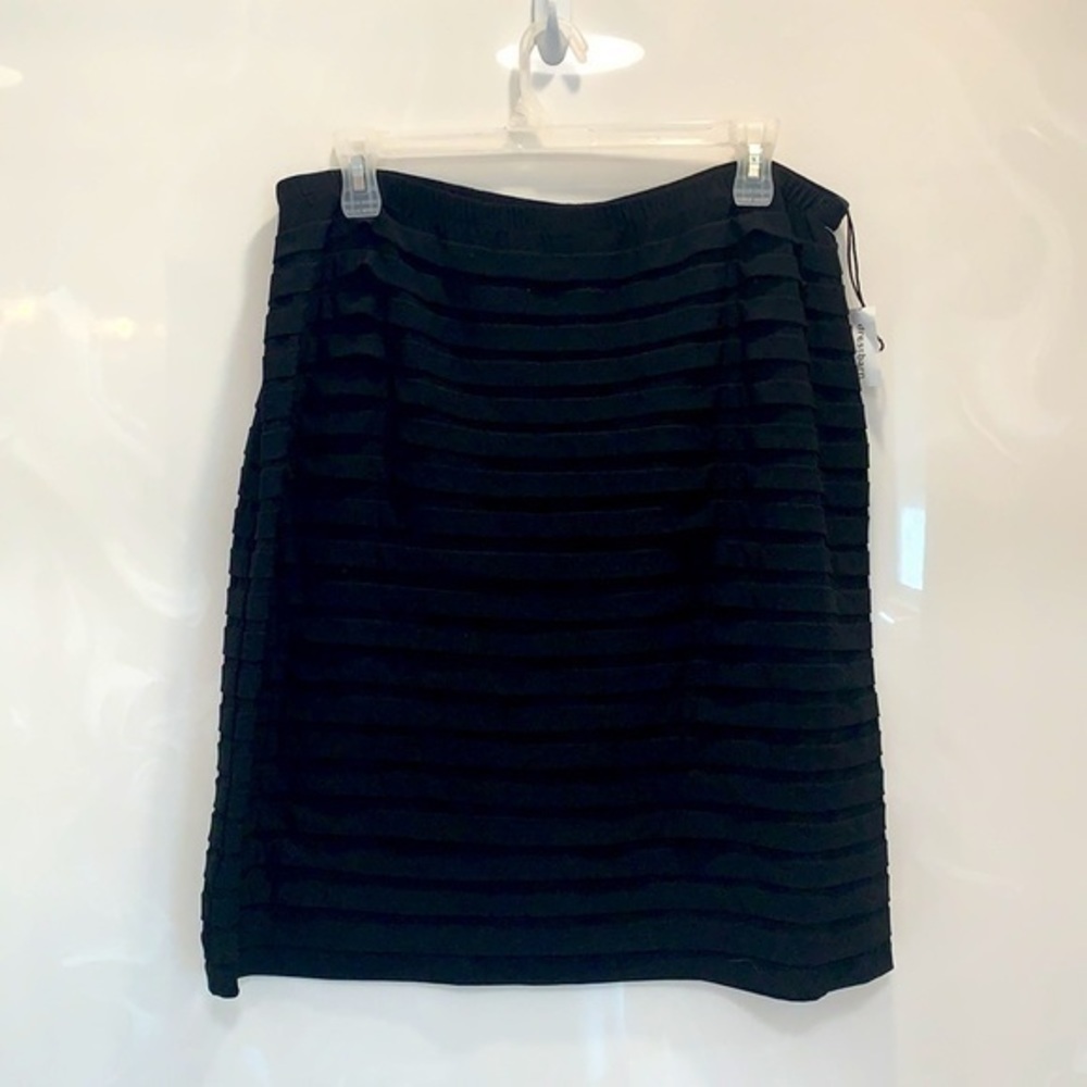 Black Ribbed Skirt - Picture 2 of 3